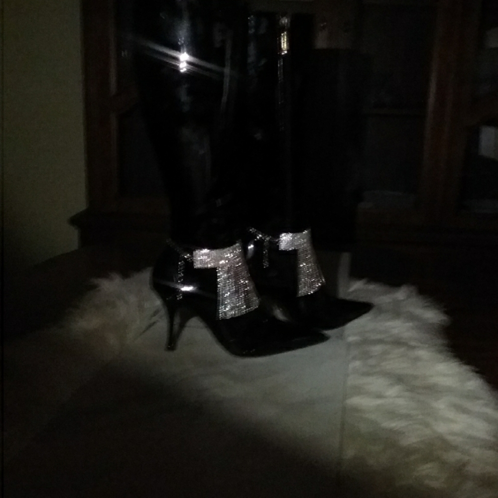 Crystal rhinestone embellishment